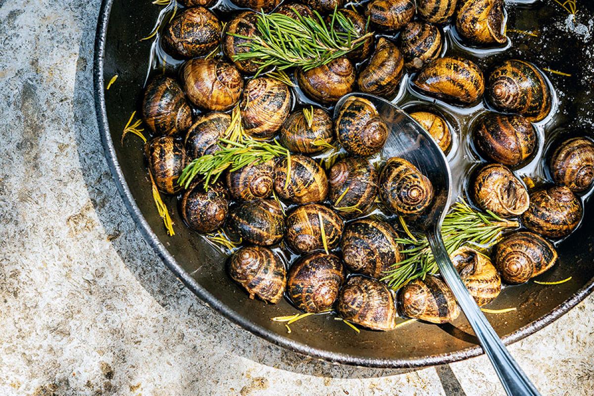 Cooked snails in a pan.